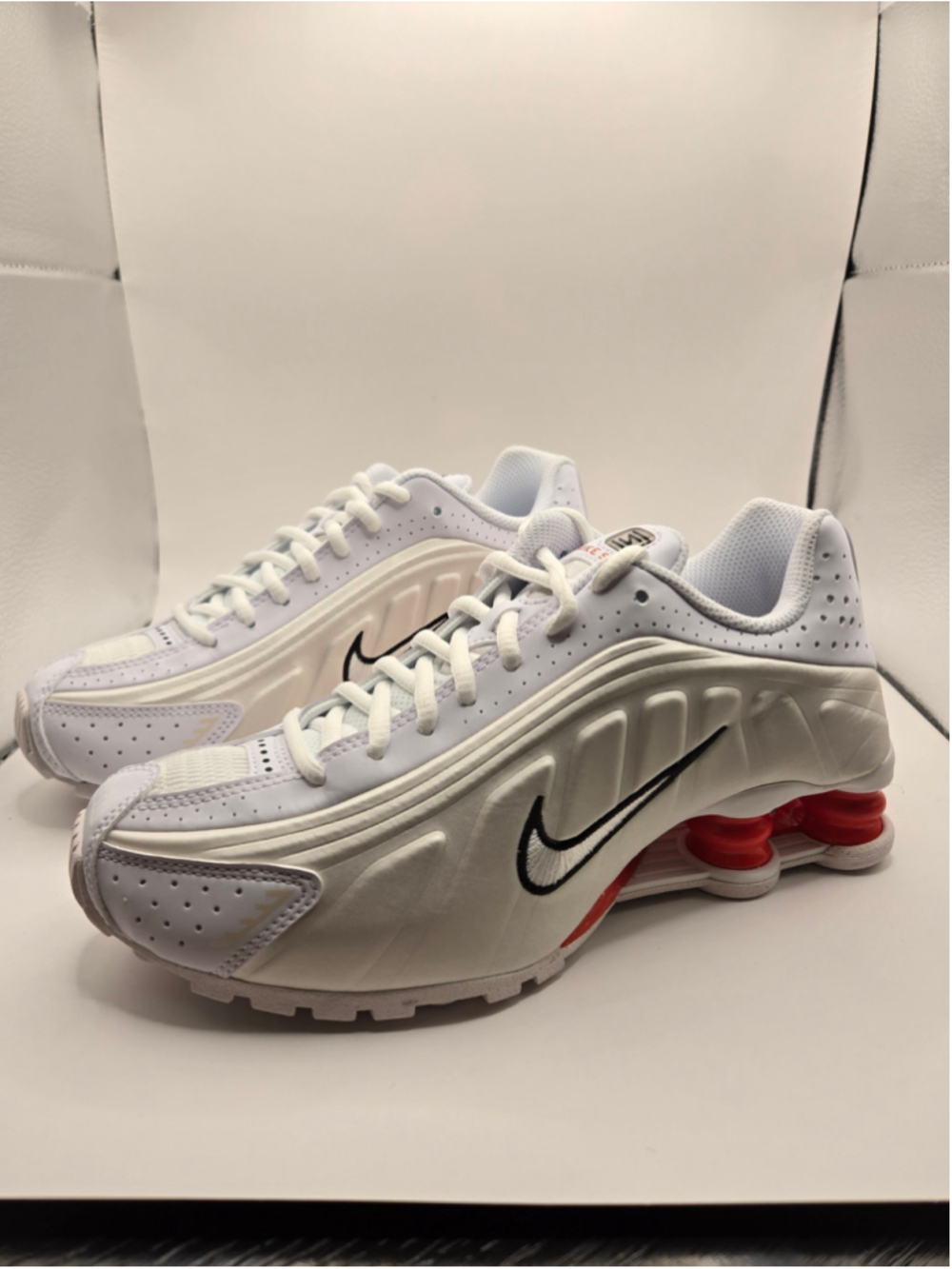 Nike Shox R4 Sneakers White Red Size 4.5